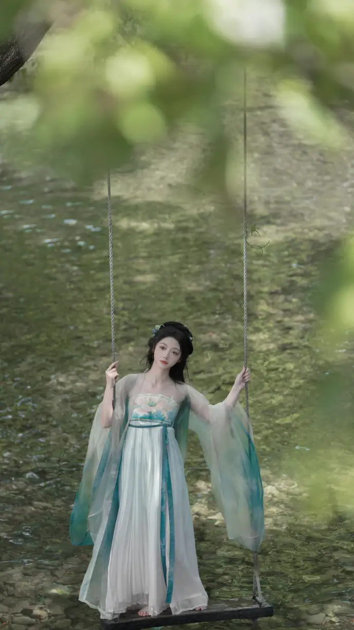 QQ空间数据流失对比图